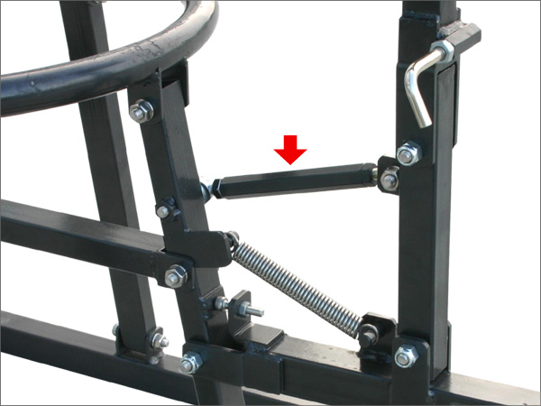 Adjusting link rod changes the bead breaker engaged angle on the tire.
